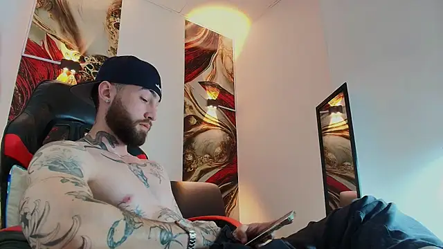 Snapshot of Luke_davis01 chatting on November 19, 2025, 1:22 pm Luke davis01 online show from November 19, 2025, 1:22 pm