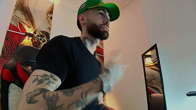 Snapshot of Luke_davis01 chatting on December 4, 2025, 1:10 pm Luke davis01 online show from December 4, 2025, 1:10 pm