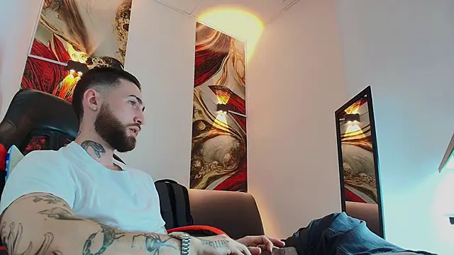 Snapshot of Luke_davis01 chatting on November 11, 2025, 1:17 pm Luke davis01 online show from November 11, 2025, 1:17 pm