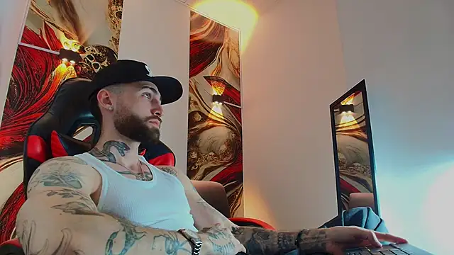 Snapshot of Luke_davis01 chatting on December 3, 2025, 1:21 pm Luke davis01 online show from December 3, 2025, 1:21 pm