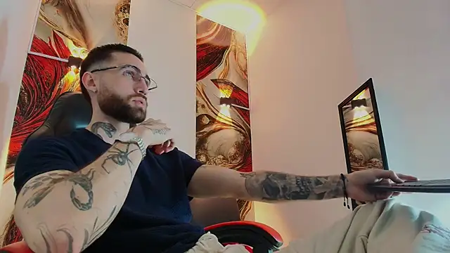 Snapshot of Luke_davis01 chatting on December 2, 2025, 1:24 pm Luke davis01 online show from December 2, 2025, 1:24 pm