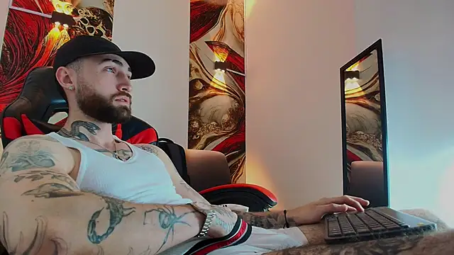 Snapshot of Luke_davis01 chatting on December 5, 2025, 1:21 pm Luke davis01 online show from December 5, 2025, 1:21 pm