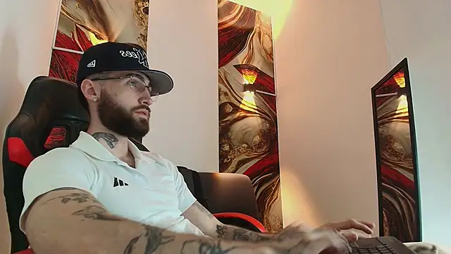 Snapshot of Luke_davis01 chatting on October 17, 2025, 1:24 pm Luke davis01 online show from October 17, 2025, 1:24 pm