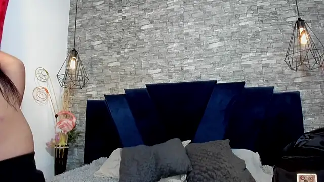 Sophia Brunett online show from March 12, 2026, 3:56 am