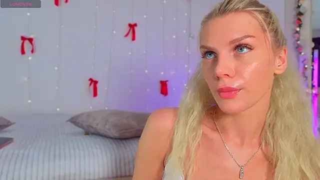 Snapshot of Nicole_Hampton chatting on March 27, 2026, 5:14 pm Nicole Hampton online show from March 27, 2026, 5:14 pm