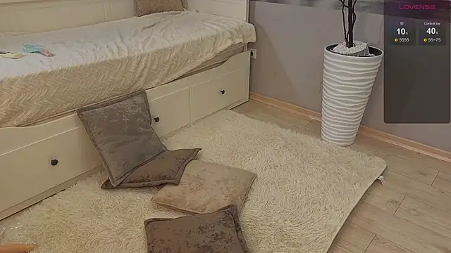 Nicole Hampton online show from March 10, 2025, 12:50 am