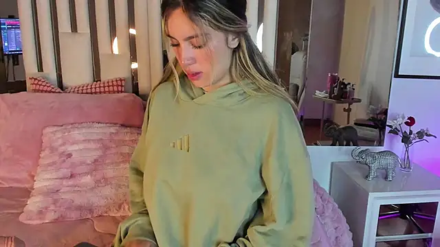 Cloee Rainbow1 online show from March 23, 2026, 12:05 pm