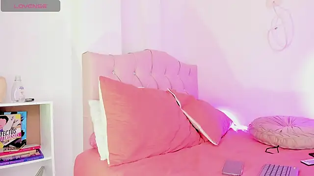 Snapshot of VictoriaBlackfire chatting on November 22, 2025, 1:04 am VictoriaBlackfire online show from November 22, 2025, 1:04 am