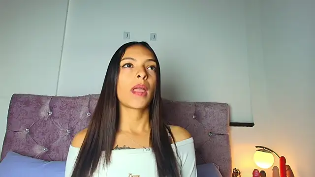 Skye Moore online show from November 12, 2025, 9:18 pm