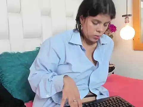 Snapshot of Andrigin chatting on February 13, 2025, 8:45 pm Andrigin online show from February 13, 2025, 8:45 pm