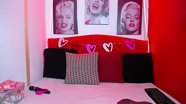 Snapshot of Tiana_Ebony18 chatting on February 14, 2026, 12:05 pm Tiana Ebony18 online show from February 14, 2026, 12:05 pm