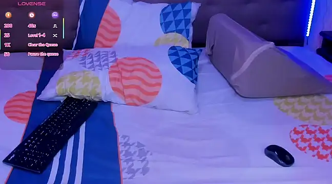 tessa evanss online show from March 20, 2025, 3:34 am