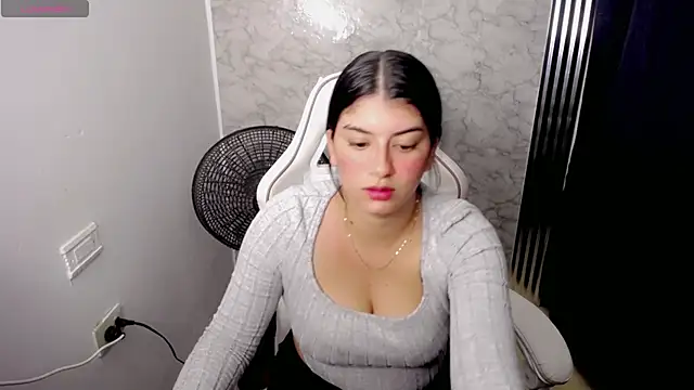 hello kityy25 online show from January 6, 2026, 2:48 am