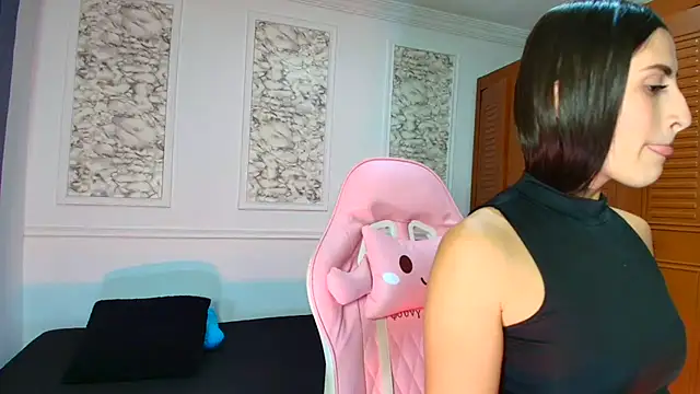 Snapshot of Danella_houston chatting on December 14, 2025, 11:10 pm Danella houston online show from December 14, 2025, 11:10 pm