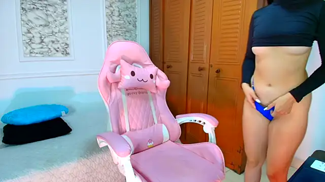 Snapshot of Danella_houston chatting on November 19, 2025, 1:00 pm Danella houston online show from November 19, 2025, 1:00 pm