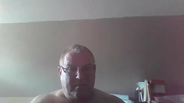Snapshot of mkestr69 chatting on October 2, 2025, 5:27 pm mkestr69 online show from October 2, 2025, 5:27 pm