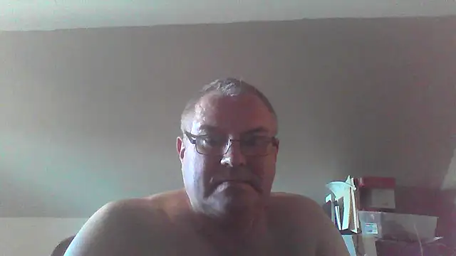 Snapshot of mkestr69 chatting on October 5, 2025, 9:49 pm mkestr69 online show from October 5, 2025, 9:49 pm