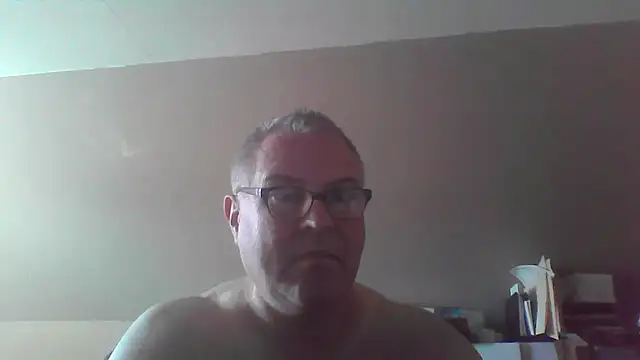 Snapshot of mkestr69 chatting on September 15, 2025, 2:50 pm mkestr69 online show from September 15, 2025, 2:50 pm