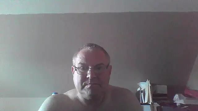 Snapshot of mkestr69 chatting on September 10, 2025, 3:55 pm mkestr69 online show from September 10, 2025, 3:55 pm