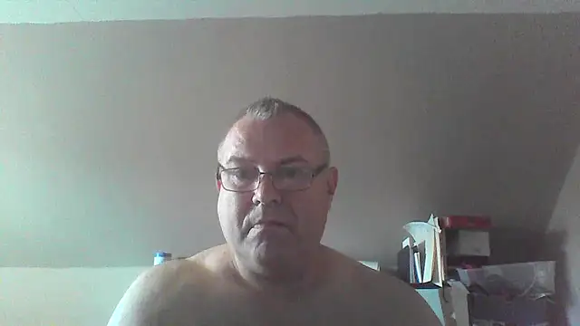 Snapshot of mkestr69 chatting on September 24, 2025, 3:51 pm mkestr69 online show from September 24, 2025, 3:51 pm