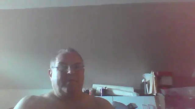 Snapshot of mkestr69 chatting on September 17, 2025, 4:31 pm mkestr69 online show from September 17, 2025, 4:31 pm