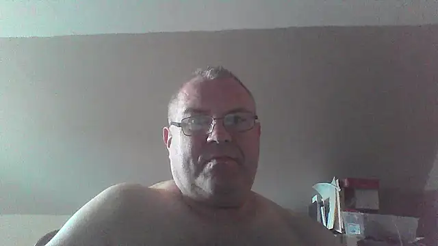 Snapshot of mkestr69 chatting on October 14, 2025, 4:29 pm mkestr69 online show from October 14, 2025, 4:29 pm