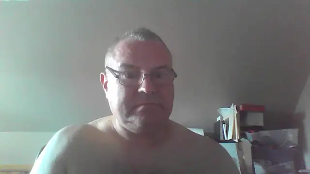 Snapshot of mkestr69 chatting on September 22, 2025, 3:40 pm mkestr69 online show from September 22, 2025, 3:40 pm