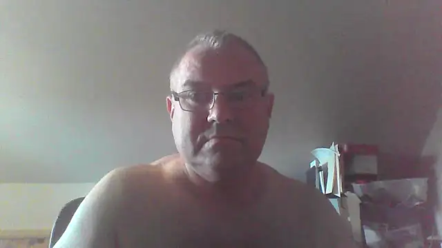 Snapshot of mkestr69 chatting on September 25, 2025, 5:52 pm mkestr69 online show from September 25, 2025, 5:52 pm