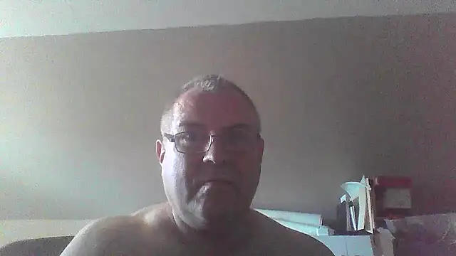 Snapshot of mkestr69 chatting on October 1, 2025, 5:17 pm mkestr69 online show from October 1, 2025, 5:17 pm