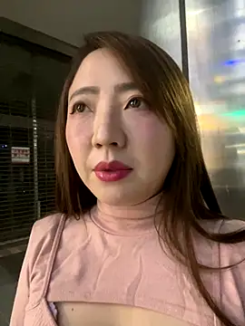 Snapshot of Hannababy_ chatting on November 21, 2025, 4:17 pm Hannababy online show from November 21, 2025, 4:17 pm