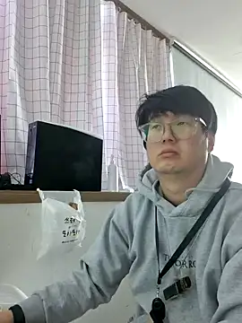 Snapshot of 1ight1785 chatting on February 13, 2025, 4:32 am 1ight1785 online show from February 13, 2025, 4:32 am