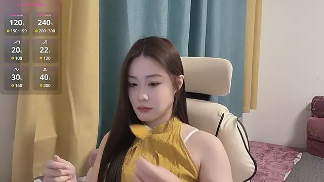 Snapshot of Qvo-Q chatting on February 23, 2025, 4:24 pm Qvo-Q online show from February 23, 2025, 4:24 pm