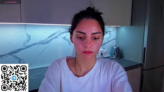 Snapshot of EmiliaZen chatting on June 16, 2026, 5:02 pm EmiliaZen online show from June 16, 2026, 5:02 pm