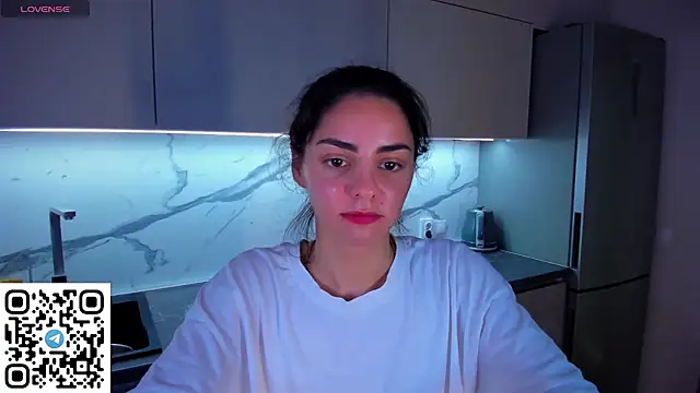Snapshot of EmiliaZen chatting on June 18, 2026, 8:03 pm EmiliaZen online show from June 18, 2026, 8:03 pm
