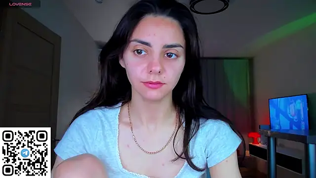 Snapshot of EmiliaZen chatting on July 6, 2026, 9:17 pm EmiliaZen online show from July 6, 2026, 9:17 pm