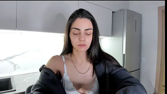 Snapshot of EmiliaZen chatting on February 6, 2025, 9:28 pm EmiliaZen online show from February 6, 2025, 9:28 pm