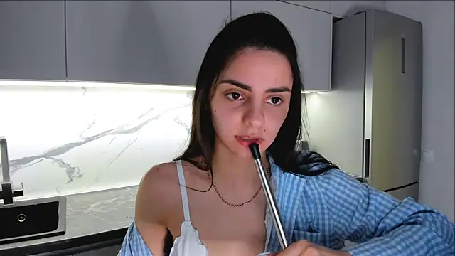 Snapshot of EmiliaZen chatting on March 7, 2025, 9:17 pm EmiliaZen online show from March 7, 2025, 9:17 pm