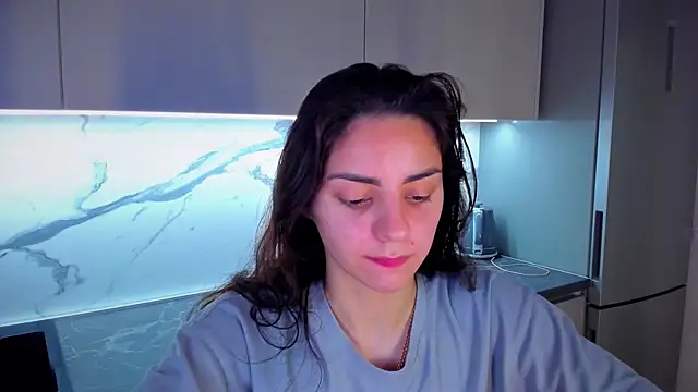 Snapshot of EmiliaZen chatting on June 17, 2026, 8:08 pm EmiliaZen online show from June 17, 2026, 8:08 pm