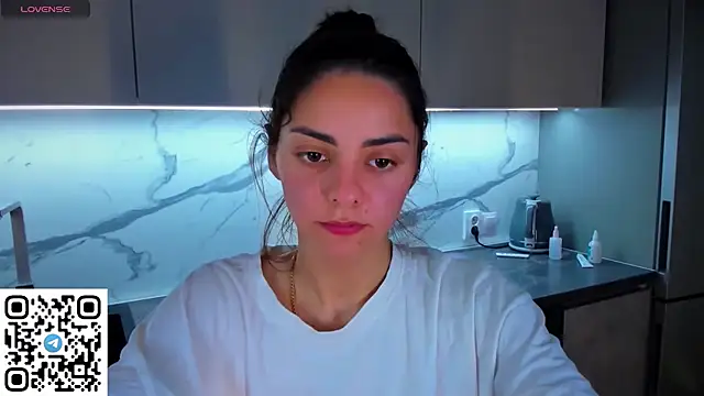 Snapshot of EmiliaZen chatting on July 2, 2026, 11:22 pm EmiliaZen online show from July 2, 2026, 11:22 pm