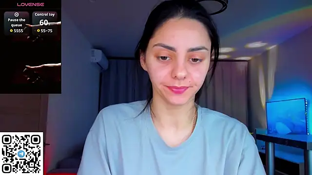 EmiliaZen online show from April 21, 2026, 6:47 pm