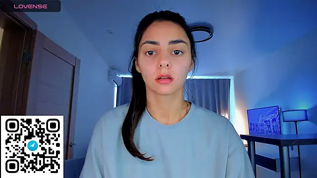 Snapshot of EmiliaZen chatting on September 14, 2025, 12:38 pm EmiliaZen online show from September 14, 2025, 12:38 pm
