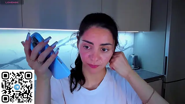Snapshot of EmiliaZen chatting on June 15, 2026, 7:02 pm EmiliaZen online show from June 15, 2026, 7:02 pm
