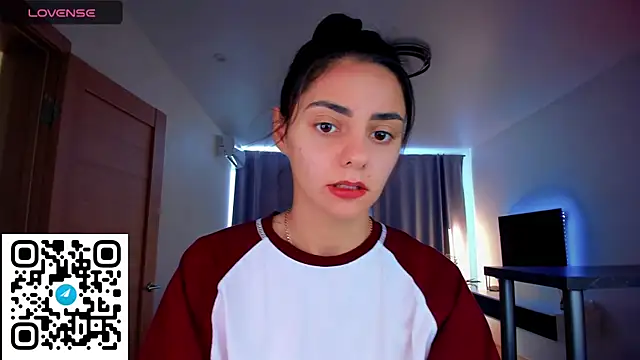 Snapshot of EmiliaZen chatting on September 17, 2025, 1:02 pm EmiliaZen online show from September 17, 2025, 1:02 pm