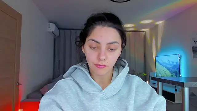 EmiliaZen online show from April 10, 2026, 4:25 pm