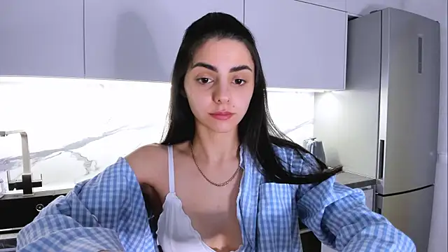 Snapshot of EmiliaZen chatting on February 19, 2025, 2:33 pm EmiliaZen online show from February 19, 2025, 2:33 pm