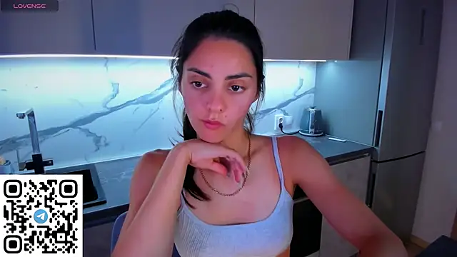 Snapshot of EmiliaZen chatting on July 18, 2026, 4:26 pm EmiliaZen online show from July 18, 2026, 4:26 pm