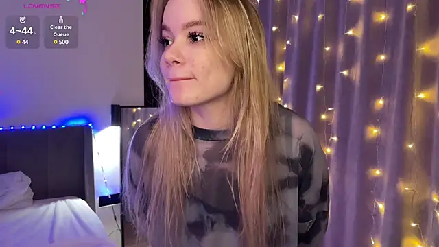 Snapshot of CrystaIMaiden chatting on February 28, 2025, 5:04 pm CrystaIMaiden online show from February 28, 2025, 5:04 pm