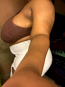 Snapshot of NonoGotBoobies chatting on November 2, 2025, 8:30 am NonoGotBoobies online show from November 2, 2025, 8:30 am