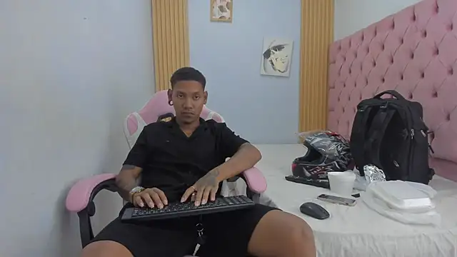 Snapshot of blackdirty420 chatting on October 17, 2025, 8:21 pm blackdirty420 online show from October 17, 2025, 8:21 pm