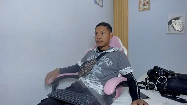 Snapshot of blackdirty420 chatting on October 19, 2025, 3:37 pm blackdirty420 online show from October 19, 2025, 3:37 pm